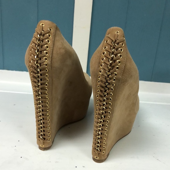 LuiChiny Red Carpet STEAL HER tan platform wedges with gold eyelets women’s sz 8 - Picture 5 of 12